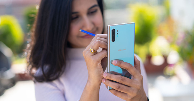 Galaxy Note 10+ năm ngoái với khả năng sạc nhanh 45W.