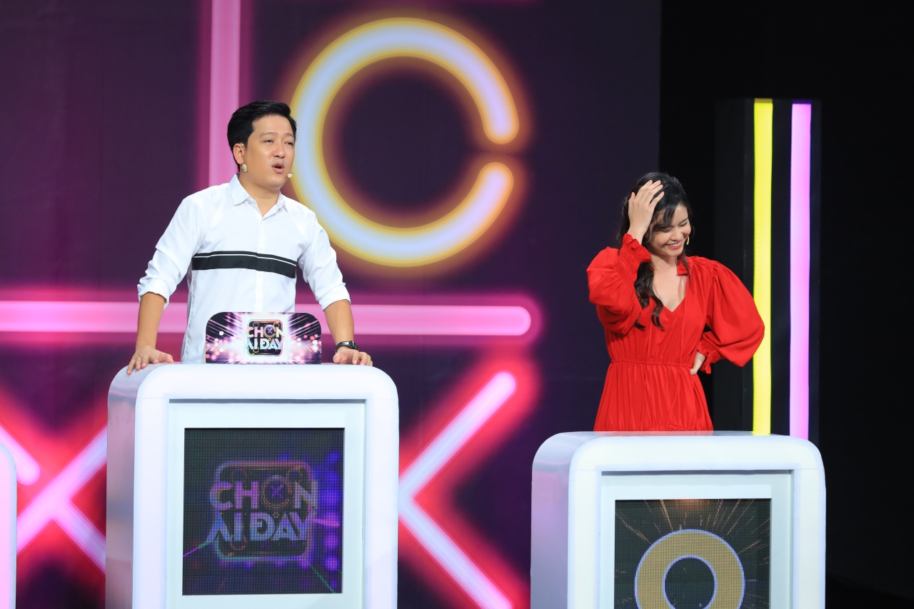 Đến chơi gameshow, Trương Quỳnh Anh liên tục bị đàn anh Trường Giang làm khó