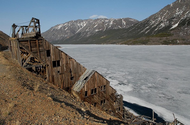Cơn sốt vàng giảm cũng một phần do vàng được phát hiện ở Nome, Alaska. Những thợ mỏ đã mệt mỏi với giấc mơ đổi đời ở mỏ này chờ đợi để đến mỏ mới nhằm tìm cơ may.
