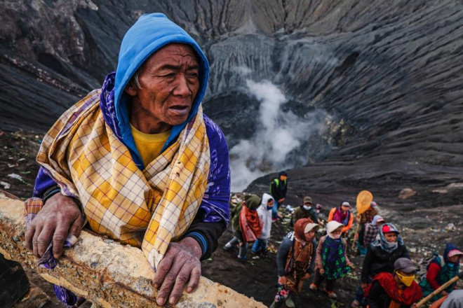 Những người thừa kế của vùng Tengger đã thực hiện đúng lời dặn của người con trai út, sống hòa thuận và thanh bình, và lễ hội Kasada hàng năm vẫn được tổ chức qua hàng thế hệ cho đến tận ngày nay. Có lẽ cũng chính vì vậy mà người dân Tengger luôn nổi tiếng là những cư dân hiền lành và phúc hậu. Cho đến giờ, những người Tengger vẫn cách biệt hoàn toàn với thế giới.&nbsp;