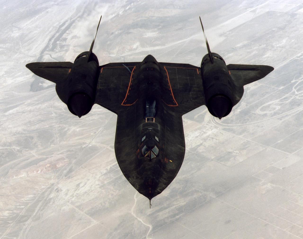 Lockheed SR-71&nbsp;– máy bay quân sự được mệnh danh là có tốc độ nhanh nhất mọi thời đại – một sản phẩm của Lockheed Martin (ảnh: CNN)