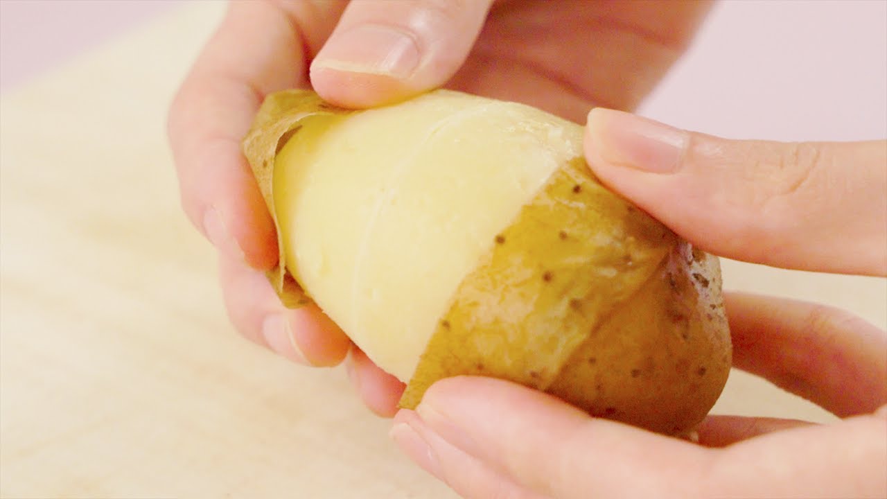 VIDEO: Mẹo bóc vỏ khoai tây siêu dễ, chẳng cần bất kỳ dụng cụ nào - 1
