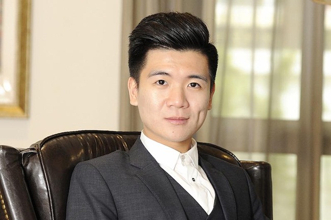 Đỗ Quang Vinh (sinh năm 1989) là con trai của ông bầu Đỗ Quang Hiển (thường gọi là bầu Hiển). 
