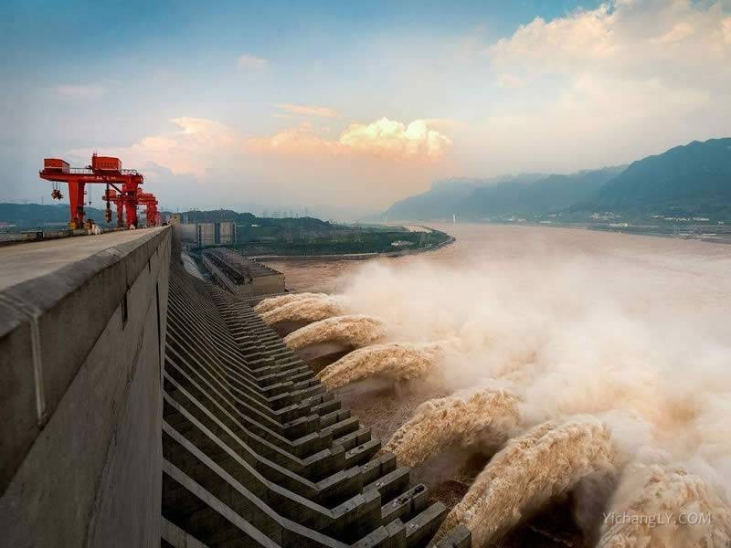 Đập Tam Hiệp - đập thủy điện lớn nhất hành tinh ở Trung Quốc. Ảnh: Weibo