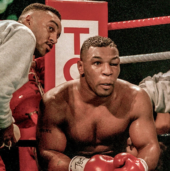 Tyson thua James Buster Douglas ở Tokyo vào năm 1990.
