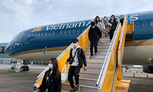 Vietnam Airlines đã thực hiện nhiều chuyến bay đưa công dân về nước thời gian qua, hiện đang được đề xuất là hãng duy nhất thực hiện các chuyến bay quốc tế trong giai đoạn đầu (từ tháng 8-2020)