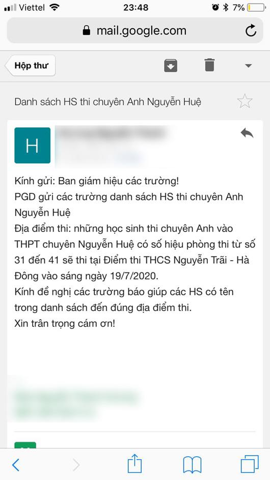 Thông báo đổi địa điểm thi với một số thí sinh thi vào trường THPT Nguyễn Huệ được gửi vào lúc nửa đêm. Ảnh: VOV