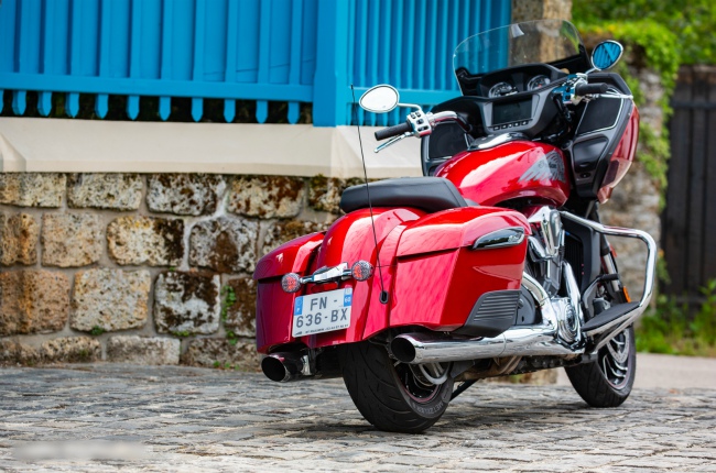 2020 Indian Challenger Limited là dòng xe bagger với hai thùng đựng đồ bên hông cỡ lớn, sẵn sàng phục vụ các chuyến đi xa.
