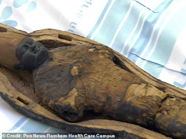 Khám phá quan tài chứa xác ướp trẻ em 3.000 năm tuổi, phát hiện điều bất ngờ