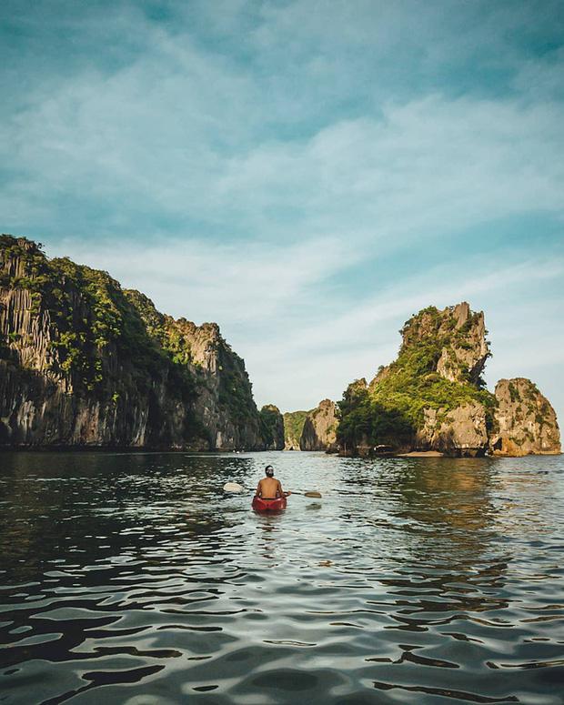 Phong cảnh nên thơ quanh vịnh Lan Hạ.