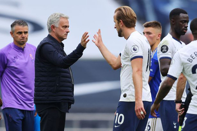 HLV Mourinho ca ngợi Kane là tiền đạo xuất sắc "không ai sánh nổi"