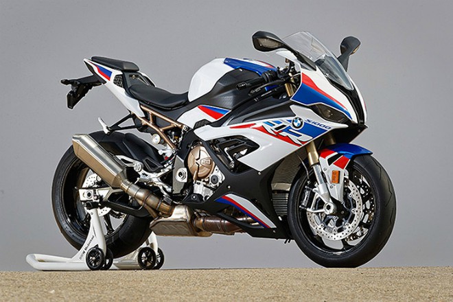 6. BMW S1000RR M Sport đạt công suất tối đa 207 mã lực, trọng lượng khô 173,3 kg, đạt tỉ lệ mã lực/trọng lượng là 1,194 mã lực/kg.