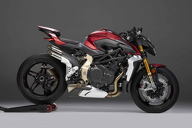 8. 2020 MV Agusta Brutale 1000 Serie Oro đạt công suất tối đa 212 mã lực, trọng lượng 184 kg, đạt tỉ lệ mã lực/trọng lượng là 1,152 mã lực/kg.