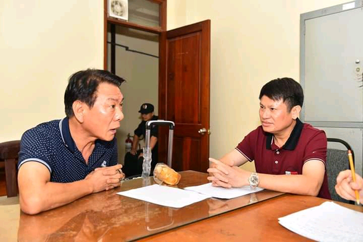 Đại tá Nguyễn Văn Viện, Cục trưởng C04 đấu tranh với nghi phạm.