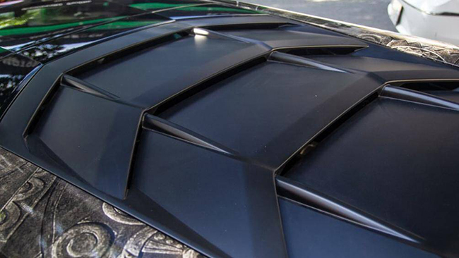 Những họa tiết độc đáo nổi bật trên nền đen của chiếc xe, Lamborghini Huracan màu đen duy nhất tại Việt Nam trở nên ấn tượng hơn so với nguyên bản
