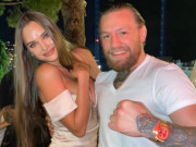 Thể thao - “Gã điên” McGregor ôm cô gái tuyệt đẹp, gặp đúng nhà vô địch thế giới