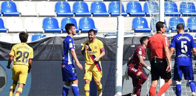 Đại thắng 5-0 trên sân của Alaves là vô nghĩa với Barcelona khi họ đã bị Real Madrid soán ngôi vô địch La Liga mùa này