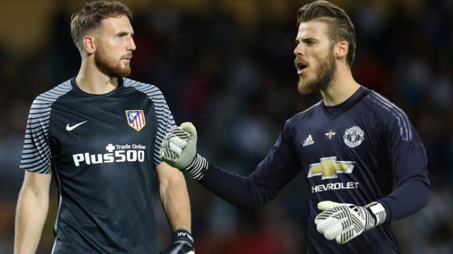 Ferdinand cho rằng Oblak là thủ thành duy nhất đủ sức thay De Gea ở MU