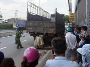 Tin tức trong ngày - “Đóng” vào đuôi vào xe tải, thanh niên chạy xe máy chết thảm