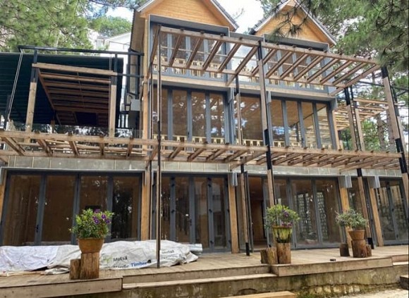 Căn nhà bằng gỗ mới hoàn thiện của đại gia Đức An và người mẫu Phan Như Thảo
