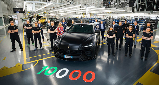 Lamborghini Urus cán mốc 10.000 xe xuất xưởng sau 2 năm ra mắt - 2