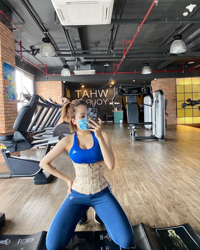 Khi rảnh rỗi, cô tới phòng gym luyện tập thể hình. Trước đây, Trâm Anh từng để lộ thân hình xồ xề, vòng 2 chảy mỡ nhưng gần đây, hot girl sinh năm 1996 đã chăm chỉ luyện tập để lấy lại vóc dáng thon gọn.
