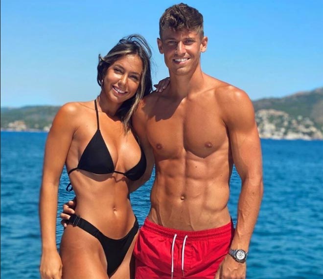 Tiền vệ Marcos Llorente (Atletico Madrid) khoe cơ bụng 6 múi khi đi biển cùng kiều nữ&nbsp;Patricia Noarbe&nbsp;