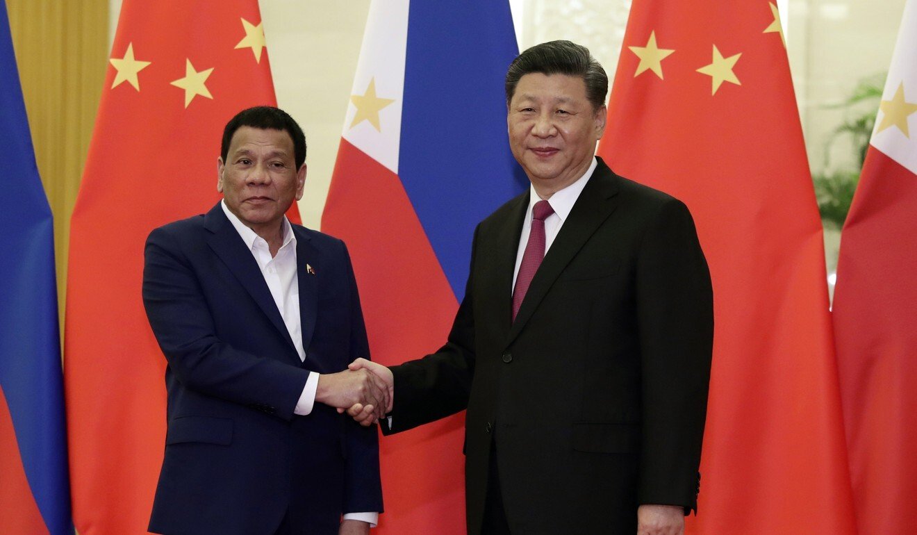Tổng thống Philippines Rodrigo Duterte gặp Chủ tịch Trung Quốc Tập Cận Bình.