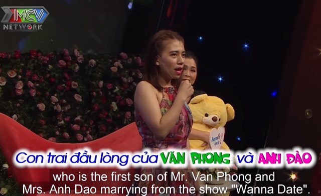 Anh Đào hài hước với màn dẫn chương trình