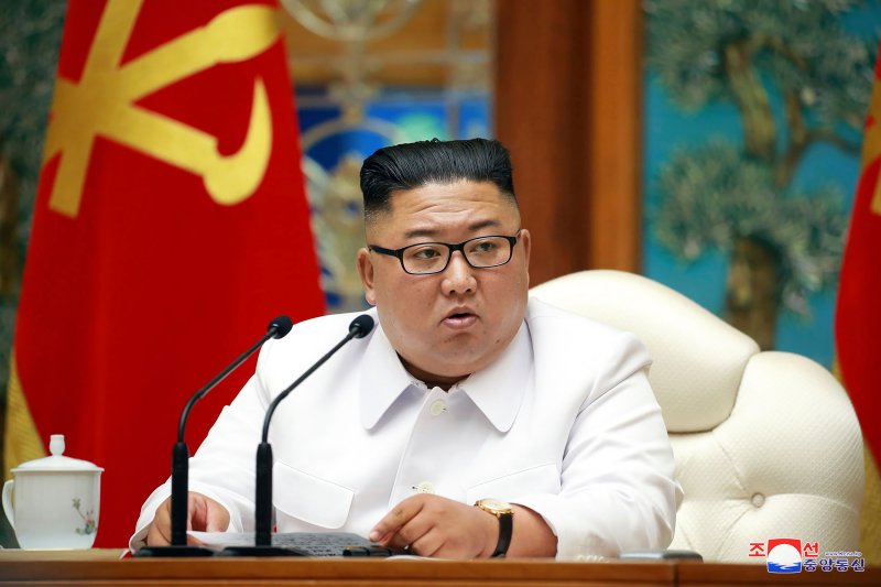 Nhà lãnh đạo Triều Tiên Kim Jong Un chủ trì cuộc họp khẩn cấp hôm 25/7. Ảnh: KCNA