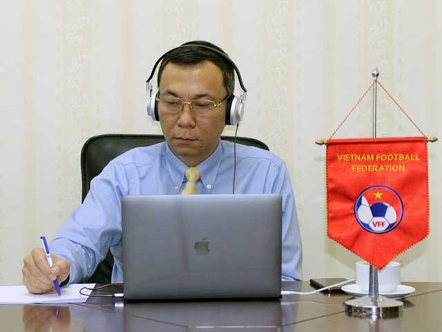 Phó Chủ tịch thường trực VFF, ông Trần Quốc Tuấn trong cuộc họp trực tuyến