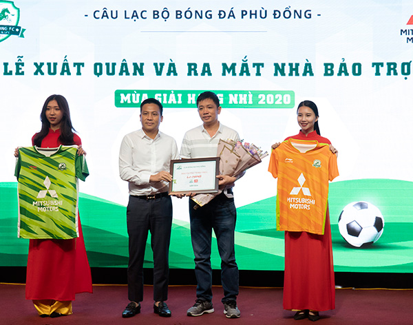 Buổi lễ ra mắt áo đấu của nhà tài trợ Li-Ning diễn ra long trọng vào đầu tháng 7