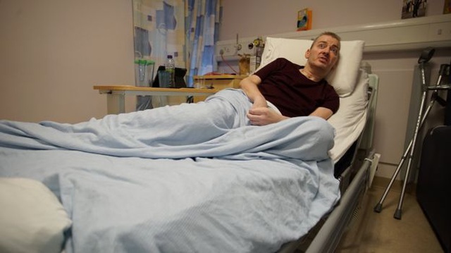 Ông Cameron hiện đang dần hồi phục ở&nbsp;bệnh viện Wishaw, Scotland.&nbsp;Ảnh: BBC.