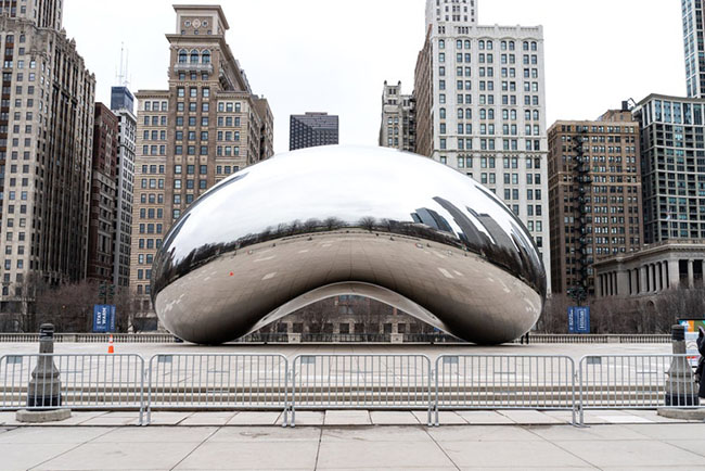 Chicago, Mỹ: Tác phẩm điêu khắc Bean trong Công viên Thiên niên kỷ của Chicago, một địa điểm rất thu hút và luôn đông đúc du khách cũng trở nên vắng vẻ, quạnh quẽ thế này đây.&nbsp;
