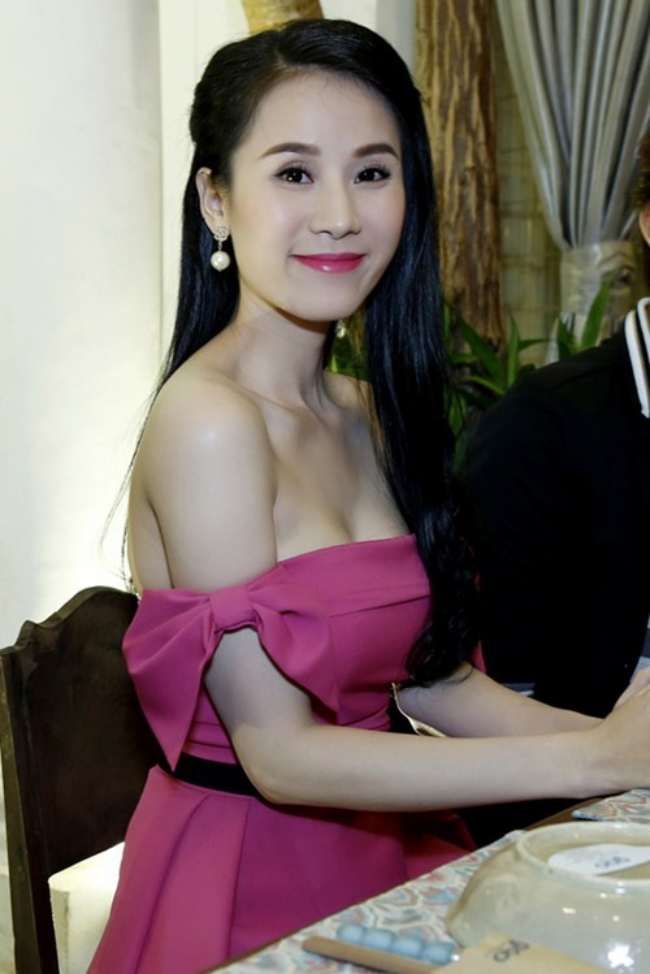 Sở VHTT&DL TP Hồ Chí Minh quyết định phạt 5 triệu đồng dành cho siêu mẫu Thái Hà vì mặc trang phục phản cảm.
