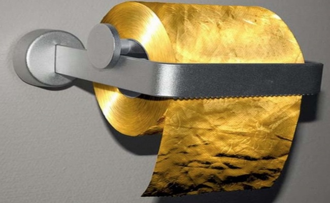 Một món đồ đơn giản như giấy vệ sinh cũng có thể trở thành đồ xa xỉ với giá hơn 1,5 triệu USD (34,7 tỷ đồng) một cuộn. Được biết, cuộn giấy này được dát một lớp vàng mỏng 24 cara nên mới có giá “trên trời” như vậy.
