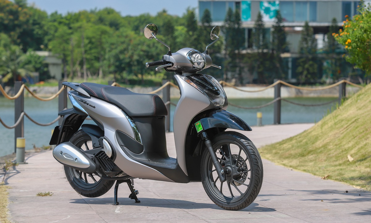 Honda Sh Mode 2020 vs Lead 2020: Chị em nên chọn xe tay ga nào? - 2