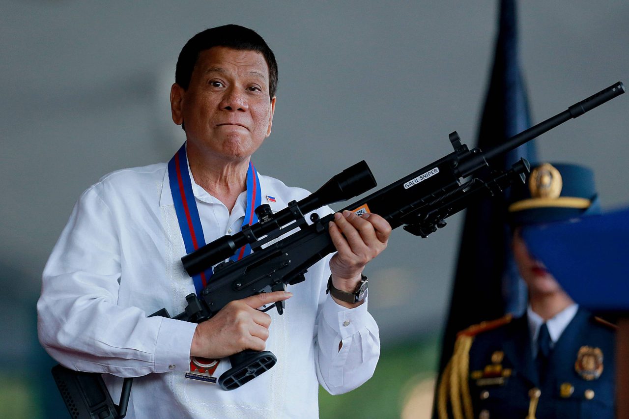 Tổng thống Philippines Rodrigo Duterte cho phép bắn bất cứ ai cố tình vi phạm lệnh phong tỏa (ảnh: Reuters)