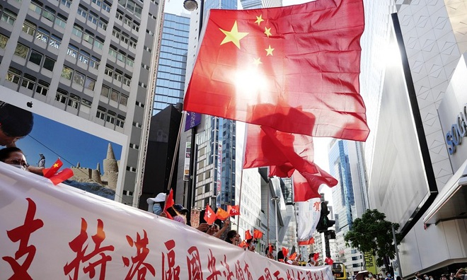 Một nhóm người dân Hong Kong bày tỏ sự ủng hộ với luật an ninh quốc gia Trung Quốc áp đặt cho đặc khu.