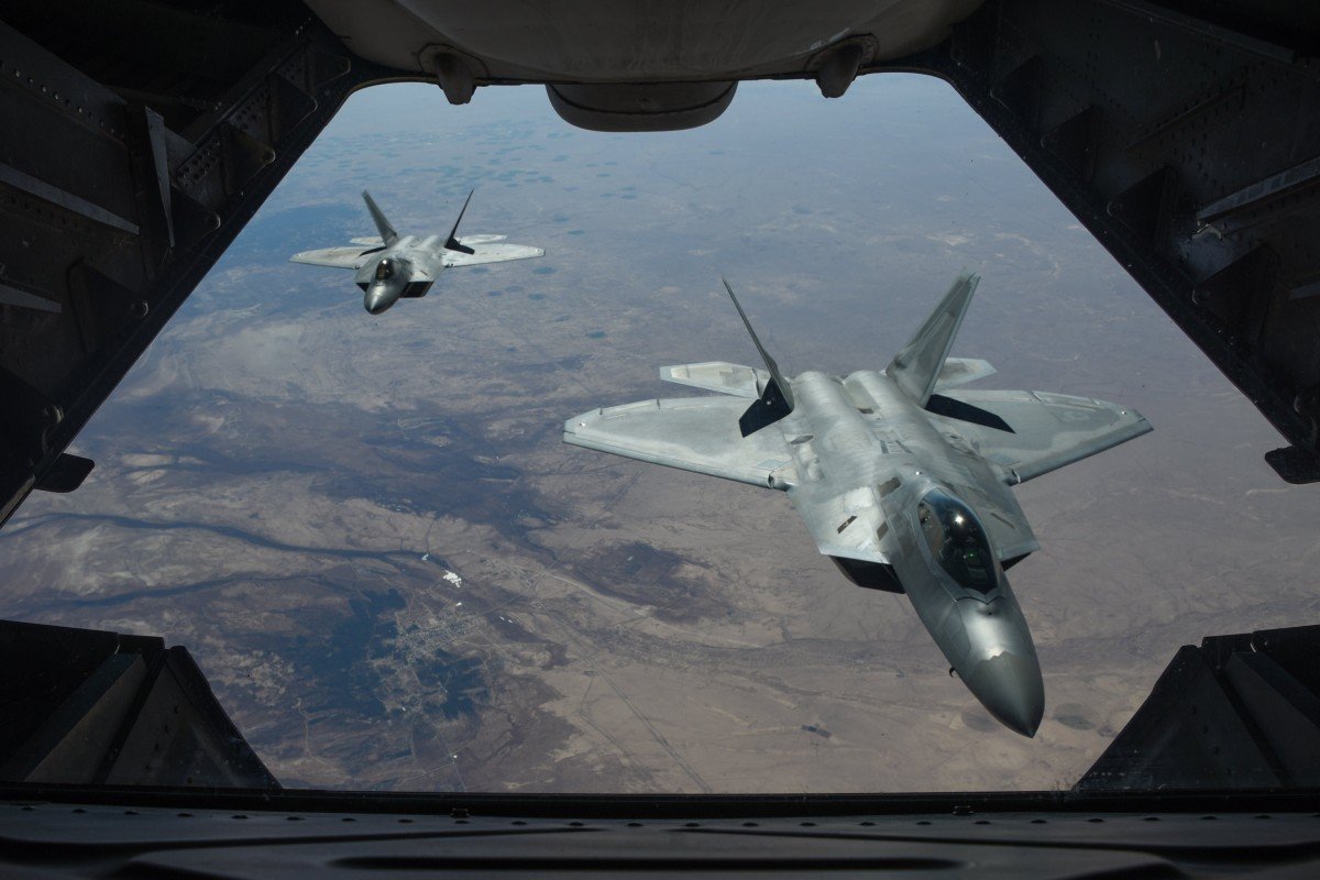 Tiêm kích tàng hình F-22 của Mỹ bay trên bầu trời Syria năm 2018.
