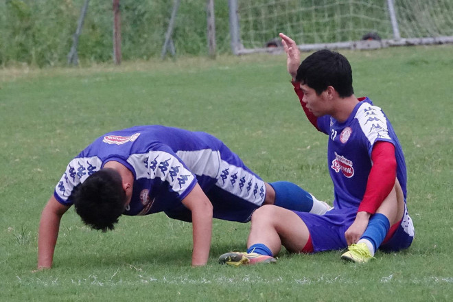 Công Phượng bắt phạt Phi Sơn sau màn sút xà ngang hoàn hảo