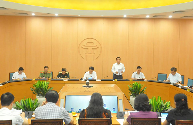 Giám đốc Sở Y tế Hà Nội Nguyễn Khắc Hiền báo cáo tại cuộc họp Ban chỉ đạo phòng, chống dịch COVID-19 TP.Hà Nội.