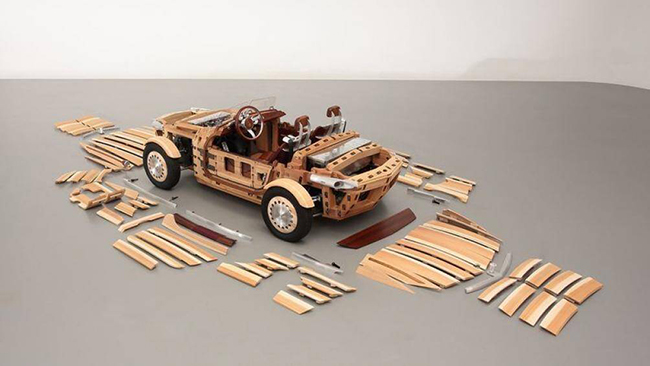 Thân xe có thể tháo ra hoàn toàn như một chiếc ô tô đồ chơi
