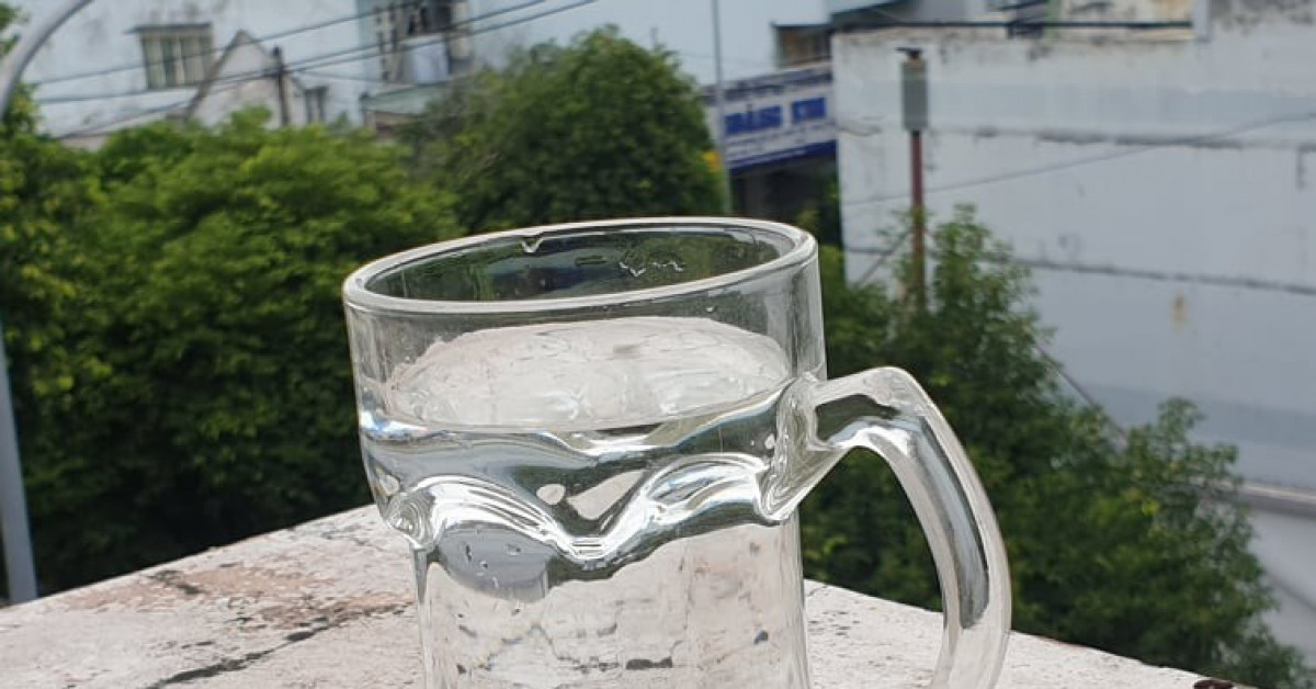 Uống đủ nước có thể giúp tăng cường hệ thống miễn dịch. Ảnh: NGUYÊN VÕ