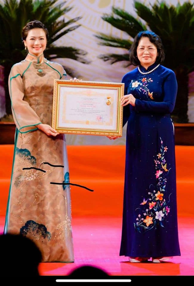 Năm 2019, sau 18 năm đóng "Phía trước là bầu trời", Kiều Anh nhận danh hiệu NSƯT.
