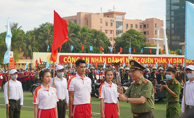 Đại tướng Tô Lâm châm đuốc, khai mạc Đại hội