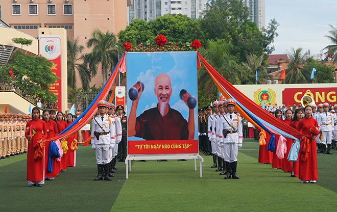 Chiến sĩ công an toàn quốc luôn rèn luyện, học hỏi theo tấm gương của Bác Hồ&nbsp;