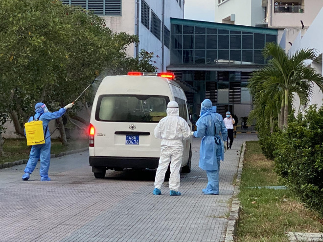 Bệnh viện Trung ương Huế tiếp nhận các bệnh nhân từ Đà Nẵng, Quảng Nam chuyển tới. Ảnh minh họa