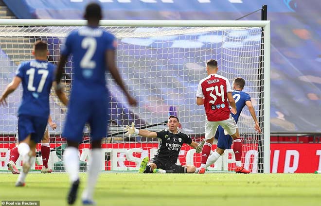 Arsenal - Aubameyang &#34;vô đối&#34; FA Cup: Đón mưa kỷ lục, triệu fan vỡ òa - 6