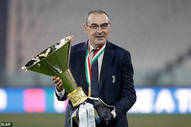 HLV Maurizio Sarri đã đoạt chức vô địch Serie A đầu tiên trong sự nghiệp ngay mùa giải đầu tiên cầm quân ở Juventus, điều ông không thể có trước đây khi dẫn dắt Napoli